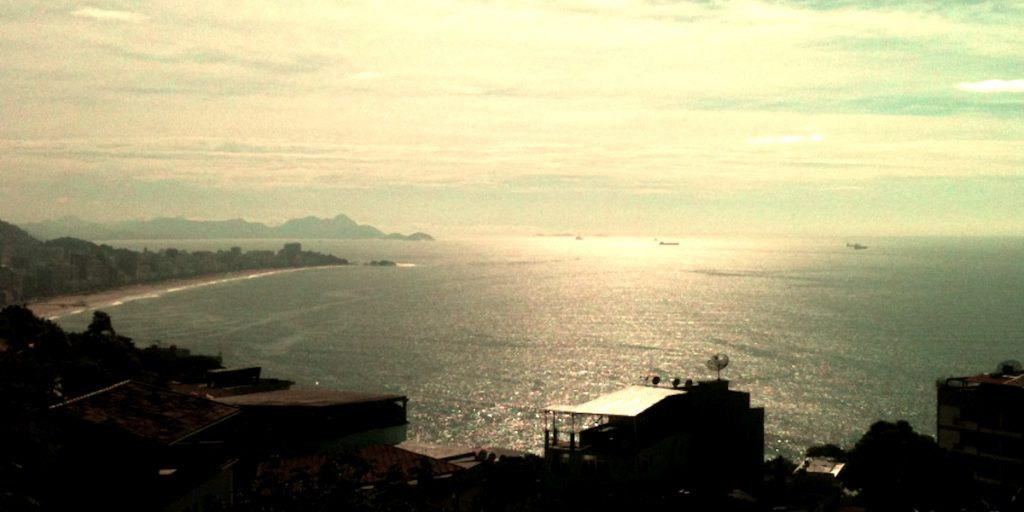 Sonnenschein über der Bucht von Ipanema in Rio de Janeiro