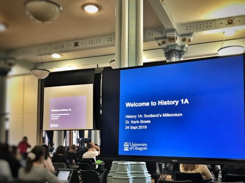 Die erste Woche an der Uni in Glasgow: blauer Bildschirm mit Vorlesungs-Folie