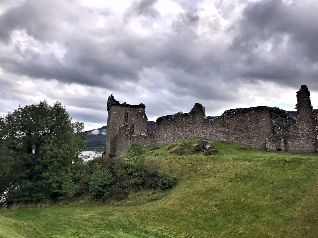 Urquhart Castle am Loch Ness in Schottland