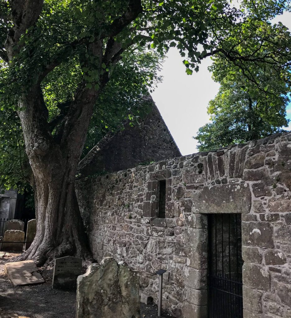 Kirk Alloway - die Ruine der Kirche in Ayrshire, in der Robert Burns' Gedicht Tam O'Shanter spielt